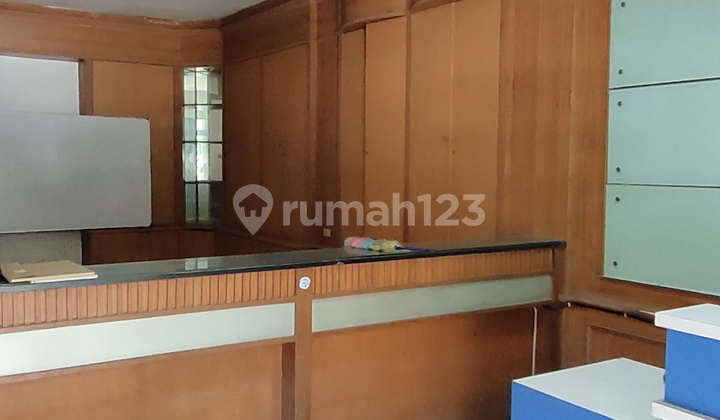 Disewakan Ruko Gandeng Strategis Kebon Jeruk Cocok Untuk Kantor Ataupun Bank