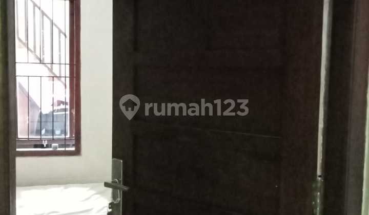 Minimalist House Near the City 2