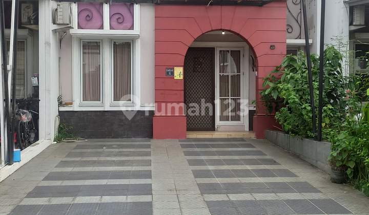 Rumah Cantik 2 Lantai Dijual Dilokasi Strategis Dekat Pusat Perbelanjaan Dan Sekolahan 