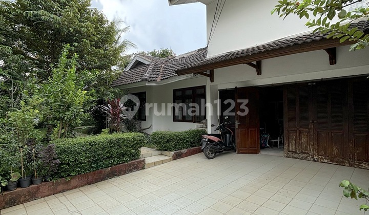 For Sale House with Swimming Pool Below NJOP Price in Ampera 2