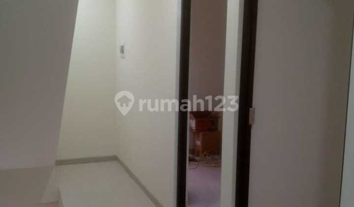 Rumah 3 Lantai 4+1 Kamar di Kelapa Gading, Bangunan Baru