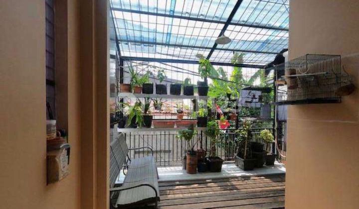 Rumah 2,5 Lantai Unfurnished di Kwitang