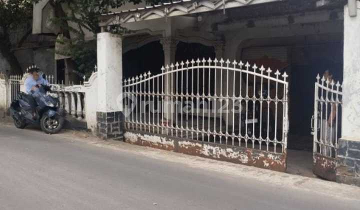 Land Calculation Only, Very Spacious House, 480m2 in Gedong Pasar Rebo 1