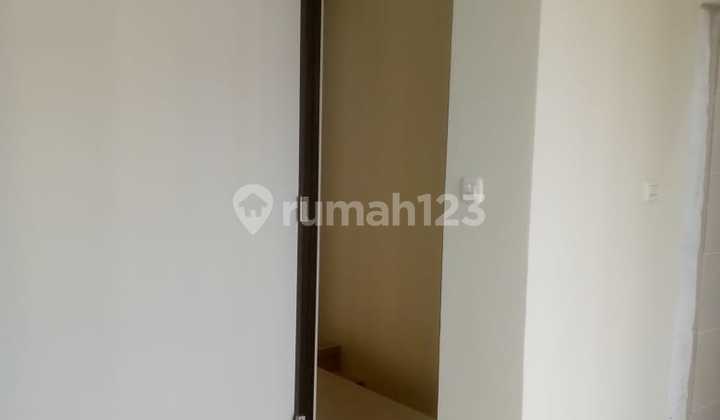 Rumah 3 Lantai Kondisi Baru di Kelapa Gading 1