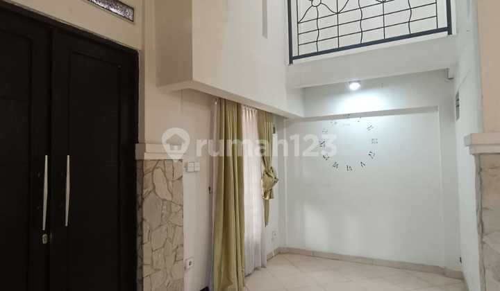 Rumah Cantik 2 Lantai Flo Residence Ciputat Timur