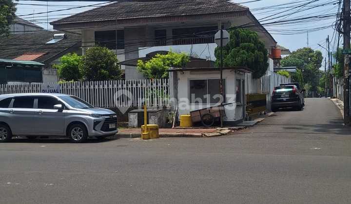 Rumah Hitung Tanah Luas 703 di Pejompongan Bendungan Hilir