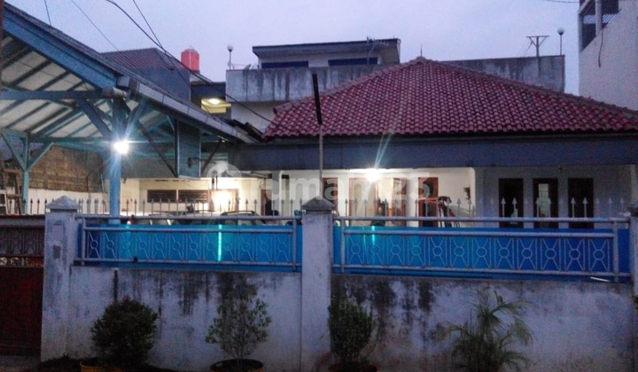 Large 444M2 2.5 Floor House, West Jakarta Area Free AC