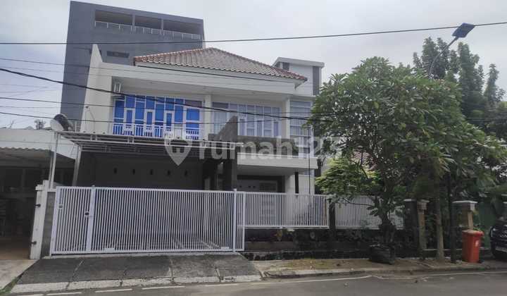 Rent a 2-Story 5+1 Bedroom House in Taman Duren Sawit, East Jakarta Rent a 2-Story 5+1 Bedroom House in Taman Duren Sawit, East Jakarta