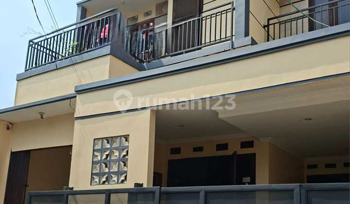 Rumah 2 Lantai Full Bangungan Pinggir Jalan di Pekayon Bekasi Rumah 2 Lantai Full Bangungan Pinggir Jalan di Pekayon Bekasi