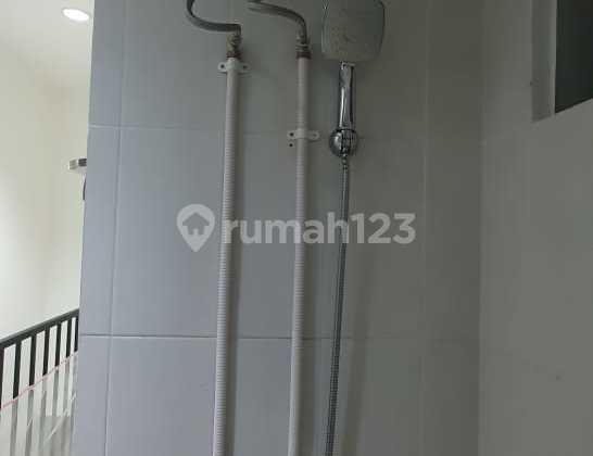 Rumah 2 Lantai Kondisi Rapih SHM di Vida Bekasi Botanica 2