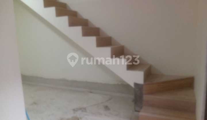 Rumah Bangunan Baru 3 Lantai di Jl Arimbi Kelapa Gading 2