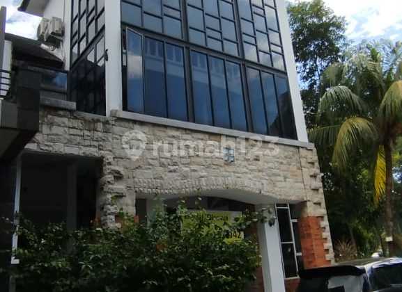 Rumah 3 Lantai Cluster Emerald Garden Bintaro, Bangunan Premium, Semi Furnished Rumah 3 Lantai Cluster Emerald Garden Bintaro, Bangunan Premium, Semi Furnished