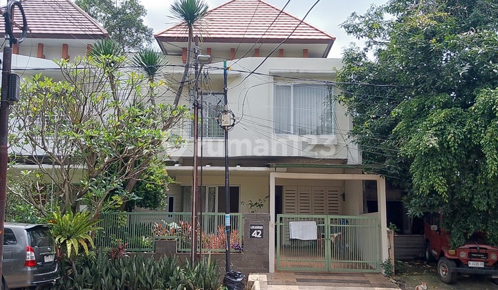 Rumah Exclusive Bangunan New Classic Eropa Lokasi Strategis di Kalibata Buncit Raya, Jakarta Selatan