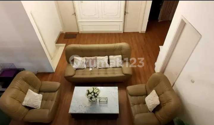 Beautiful 3-Story House Ready to Live Strategically Located in Kebayoran Bintaro, South Tangerang Beautiful 3-Story House Ready to Live Strategically Located in Kebayoran Bintaro, South Tangerang