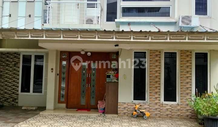 Rumah Sewa Bagus 2 Lantai Lokasi Strategis Akses Mudah Dekat Stasiun MRT di Jagakarsa, Jakarta Selatan