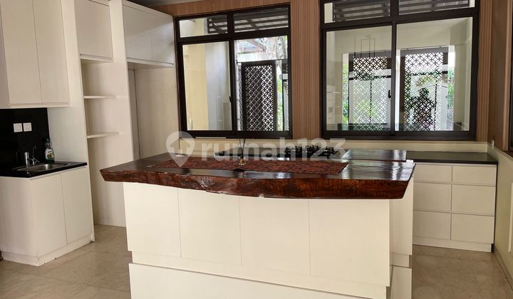 Rumah Mewah Nyaman dengan Private Pool Lokasi Strategis di Serenia Hills Lebak Bulus, Jakarta Selatan 2