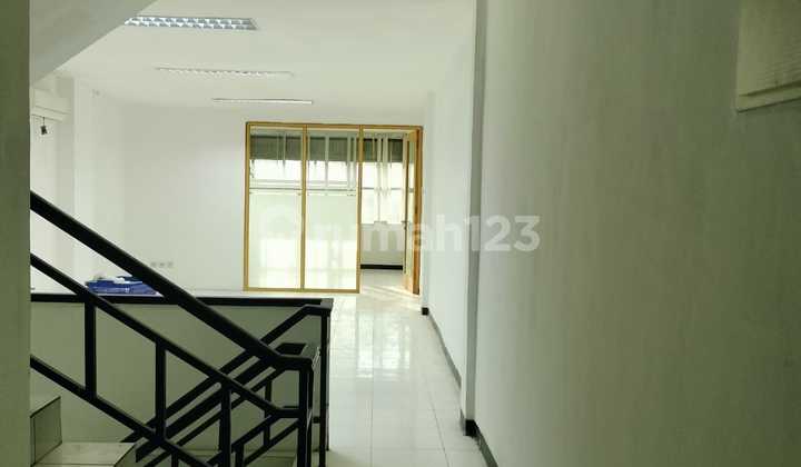 Rent a Nice 3-Story Shop House in a Strategic Location, Pancoran, South Jakarta 2