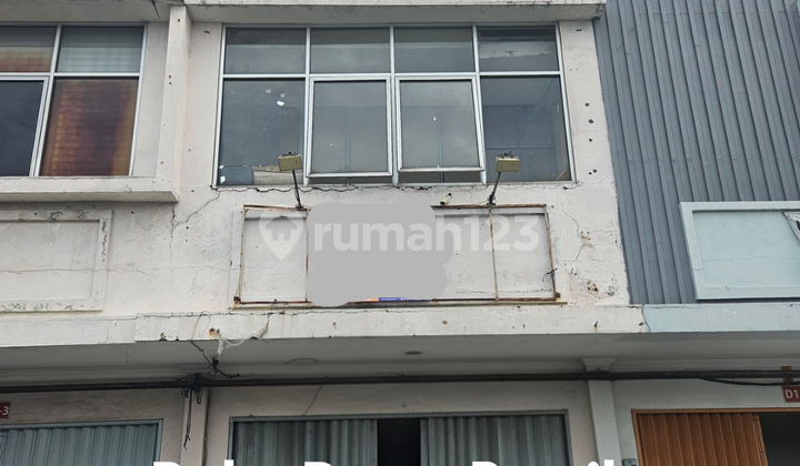 For Sale Cheap! Strategic Shop House Near Green Court, Suitable for Business in Pasar Bersih Cengkareng, West Jakarta. For Sale Cheap! Strategic Shop House Near Green Court, Suitable for Business in Pasar Bersih Cengkareng, West Jakarta.