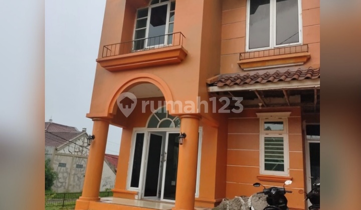 Rumah Bergaya American Classic Di Parung. 1