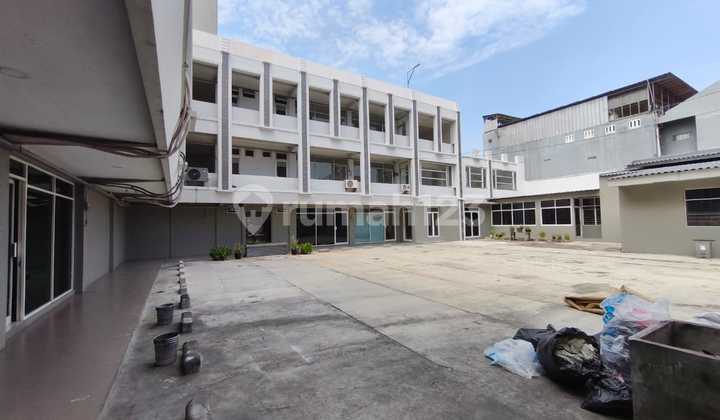 Office Building For Sale in Kemayoran 1050.0 M²
