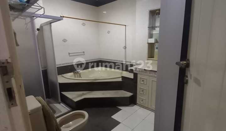 For Sale Fast and Cheap House in the Elite Area of Kelapa Gading 2