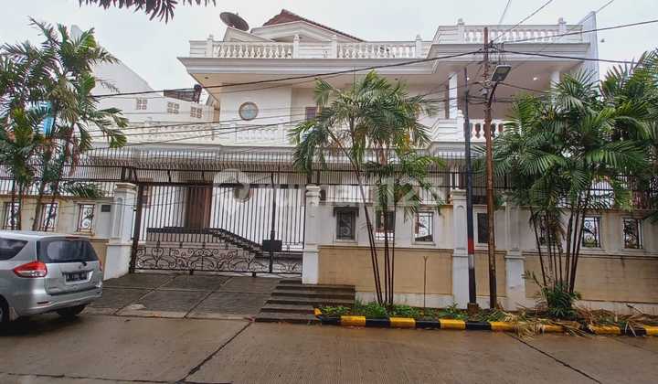 Rumah Mewah, Hadap Jalan Raya, Cocok Tempat Tinggal, Kantor, Rajawali Selatan 2