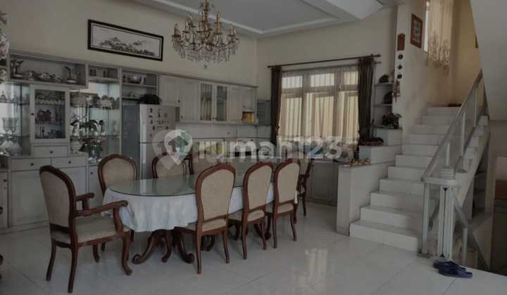 Rumah Bagus, Posisi Hook, Dalam Komplek, Parkir Luas, Sunter