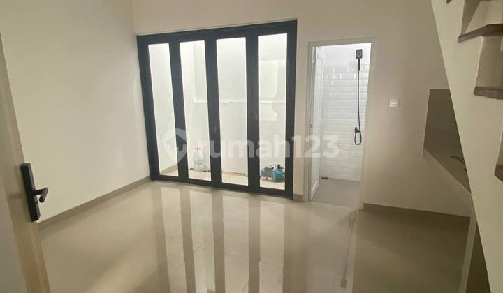 Rumah Baru 2 Lantai 900 Jtan di Ciracas Sekat LRT 2