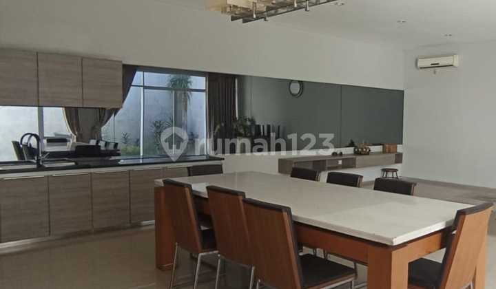 Hot Sale. Gading. Kusuma 12 X 24 Minimalis 3 Lantai Siap Huni Harga 11 M Nego