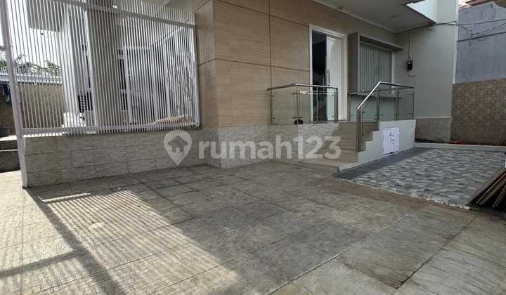 Jual Cepat Rumah Bagus Kelapa Gading 3 Lantai 13X15 Siap Huni 4.85. M