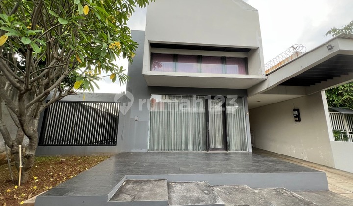 Rumah Bagus Private Pool Dalam cluster di Lebak Bulus Lokasi Strategis