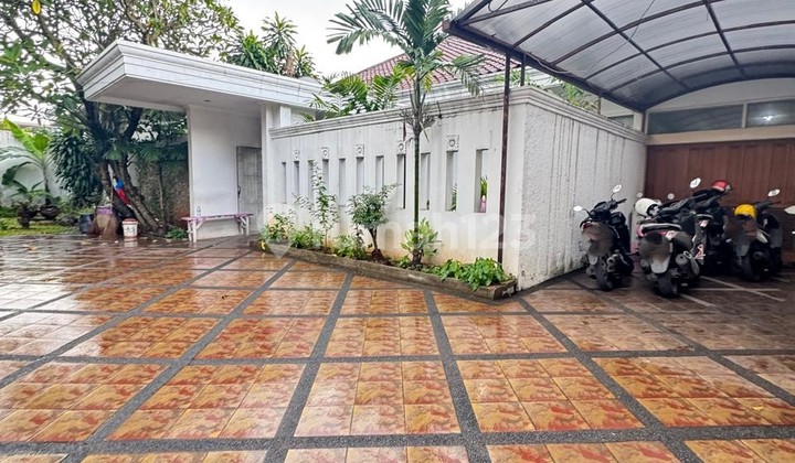 Old House Ready to Live Under Market Price on Bungur Street, North Kemang, South Jakarta