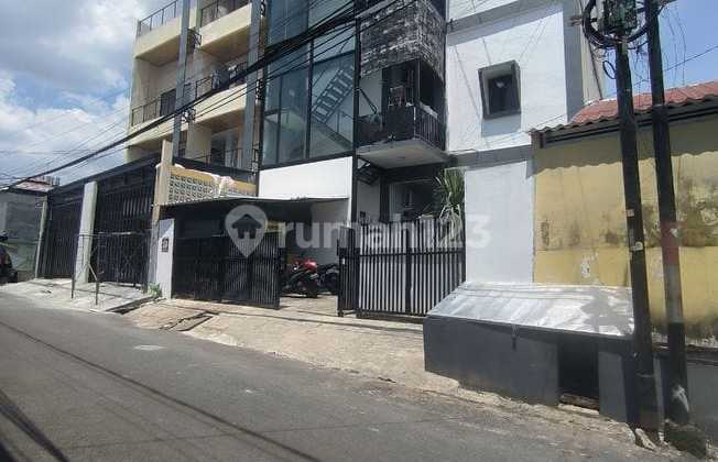 Exclusive 3-Story Boarding House in a Strategic Location, Tebet Exclusive 3-Story Boarding House in a Strategic Location, Tebet