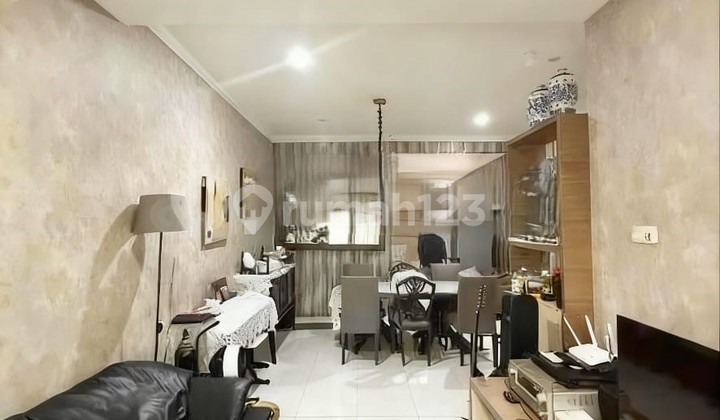 Nice House Comfortable and Serene Residence in Pesanggrahan, South Jakarta 2