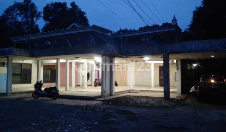 For Sale/Lease land and house located in the premium area of Lebak Bulus, right next to Mayapada Hospital, Cikal School, and South Quarter Building.