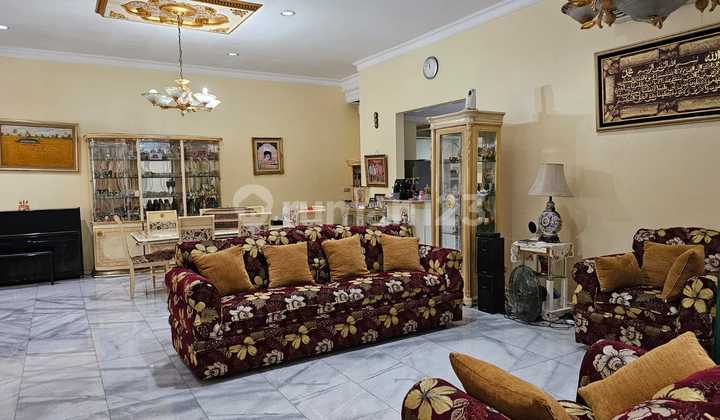 Luxury and Majestic House in Pondok Indah - Premium Hook Location