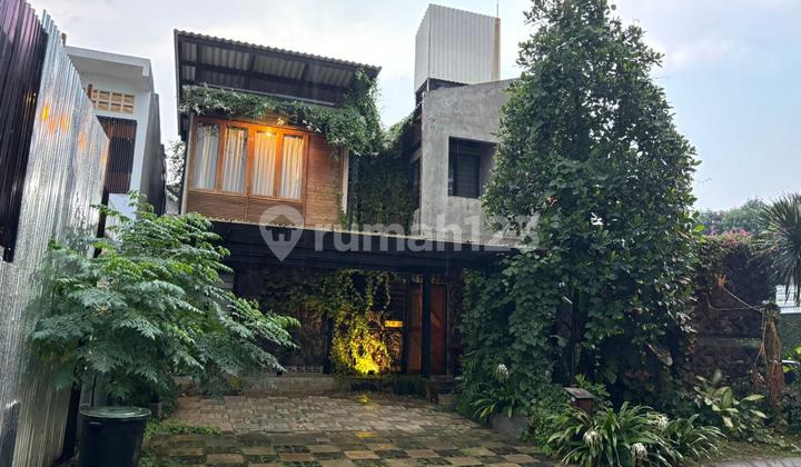 Dijual Rumah Industrial Full Furnish Siap Huni di Emerald Bintaro Jaya Sektor 9