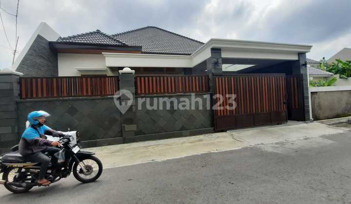 Rumah Baru Mewah Design Klasik 1 Lantai Strategis Dekat Manahan