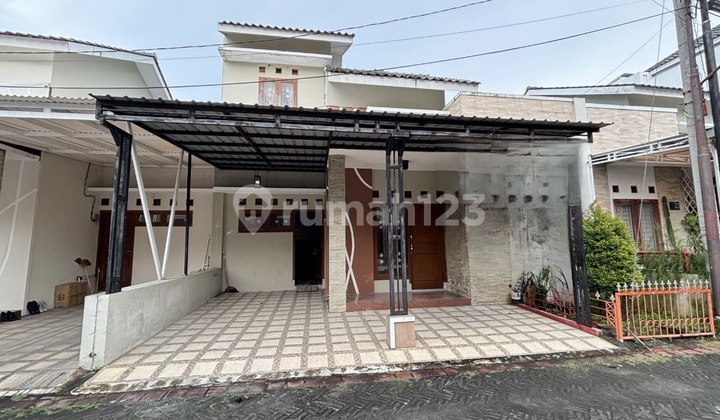 Rumah Cantik di Cluster Ada Satpam 24 Jam Jalan Perum Lebar