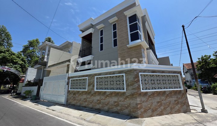 New Luxurious Modern 2-Storey House Ready to Occupied Near Ums Solo Campus 2