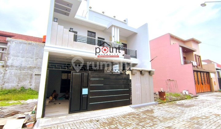 New Luxurious 3-Story Exclusive House in Sumber Solo City Cluster 2