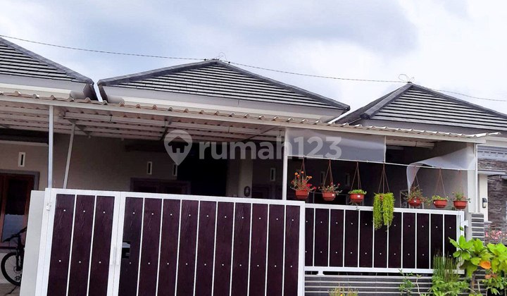 Rumah Cantik Semi Furnish Jalan Perumahan 10 M Dekat Kampus Ums dan Rs Uns Solo