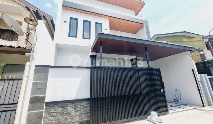 Rumah Mewah 2 Lantai Siap Huni Strategis Harga Spesial Dekat Manahan Rumah Mewah 2 Lantai Siap Huni Strategis Harga Spesial Dekat Manahan