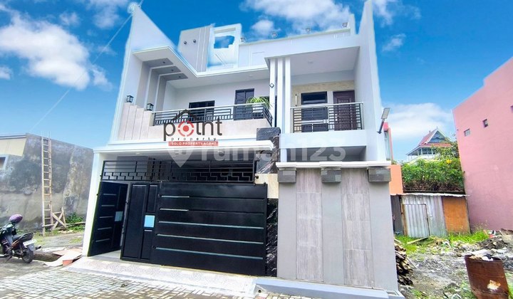 New Luxurious 3-Story Exclusive House in Sumber Solo City Cluster
