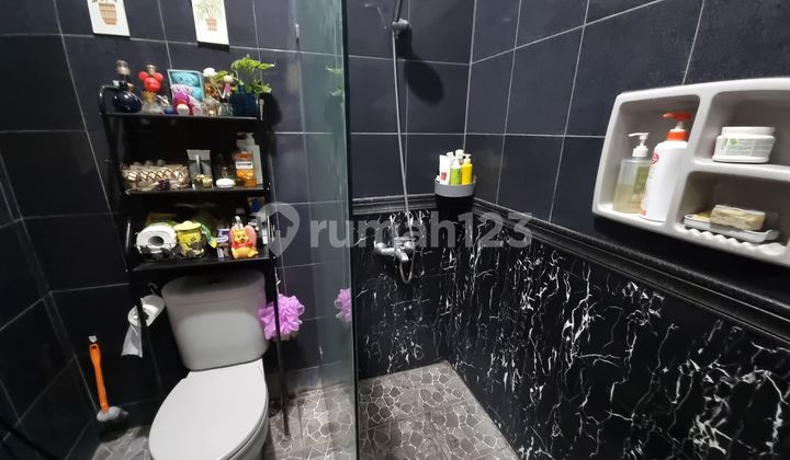 House for Quick Sale in Pejaten, South Jakarta 2