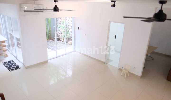 Luxury House for Sale, Facing the Park – Ready to Live In & Park View 2