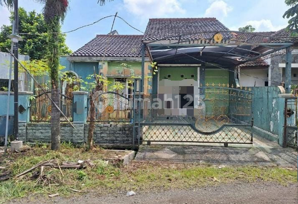 Sell Cheap House in Bukit Cimanggu City With Large Remaining Land 2