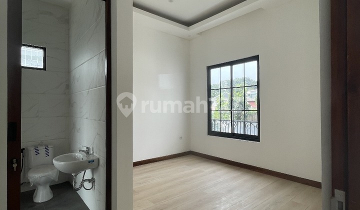 Dijual Rumah Mewah Siap Huni Dengan Kolam Renang Didalamnya  1