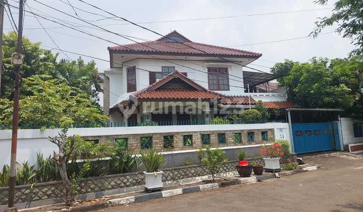 Dijual Rumah Komplek Bulog Jatiwarna Posisi Hook Semi Furnished