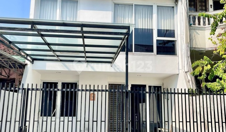 Rumah Rapi Siap Huni di Intercon Kebon Jeruk, Jakarta Barat